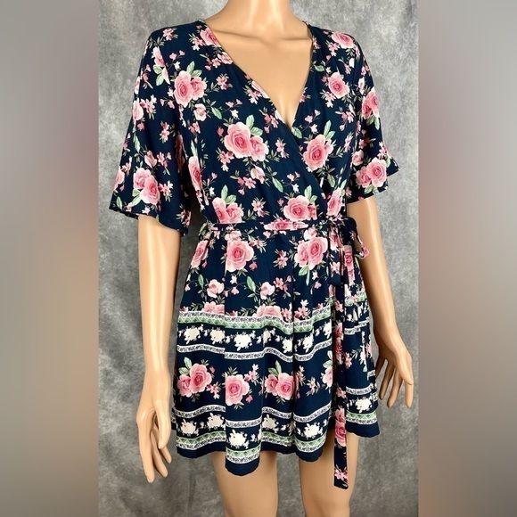 NWT Trixxi Romantic Floral Romper Sz M - Picture 2 of 9